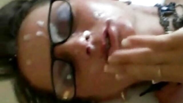 لا تستطيع Busty Lila القيام ببقية اليوم دون نوع سيكس مترجم جديد من الراحة